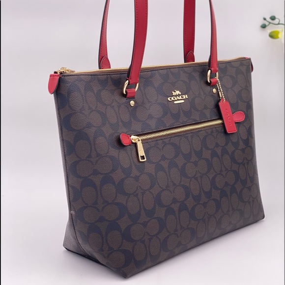 Coach Signature Gallery Tote - Picture 9 of 15